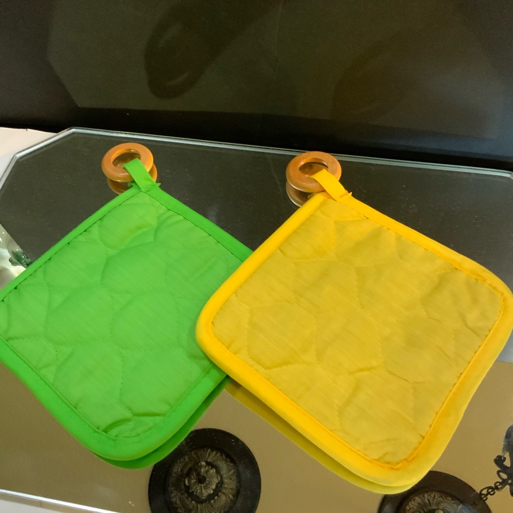 Vintage Potholders Apple and Pear Wood Hanger Set of 2 Green Yellow - Picture 4 of 4